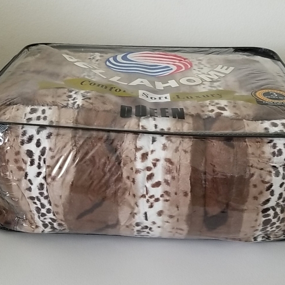 Queen Size Ultra Thick Soft Faux Fur Blanket Throw 3 Piece Set - Picture 6 of 8